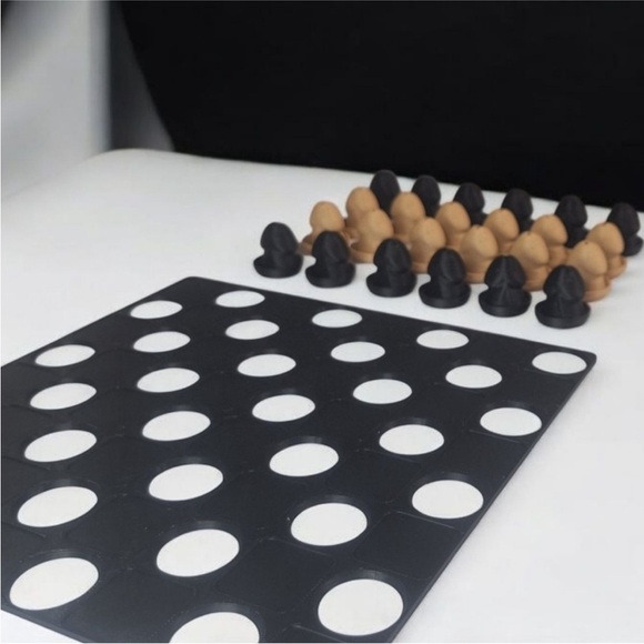 Peckers!! Board Game! NOT CHECKERS 🚫 👍 PECKERS 👍 - Picture 5 of 8